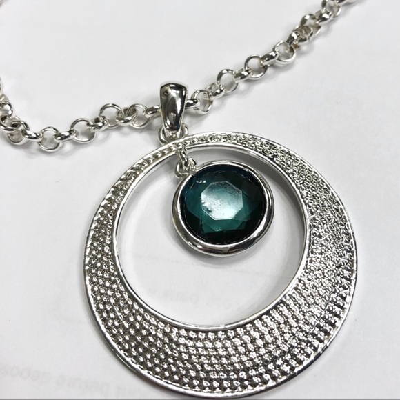Liz Claiborne Jewelry - LIZ CLAIBORNE NWT silvertone circle necklace